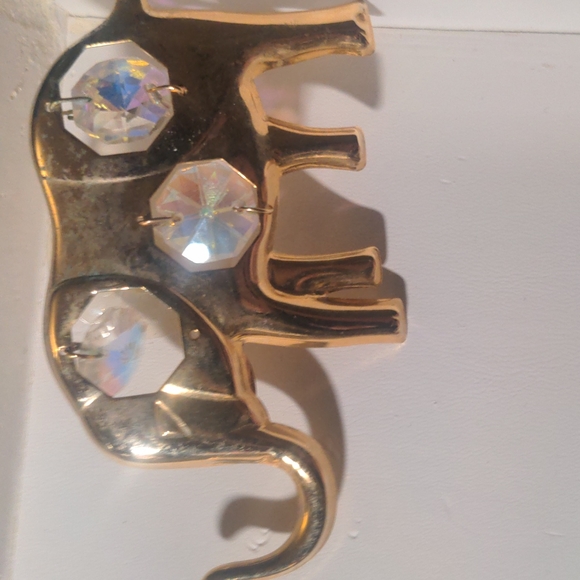 4/10$ ELEPHANT WINDOW DEFECATION WITH HANGING SPARKLY GEMS. - Picture 6 of 6